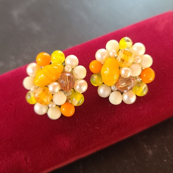 Jewelry - Vintage Beaded Clip-on Earrings